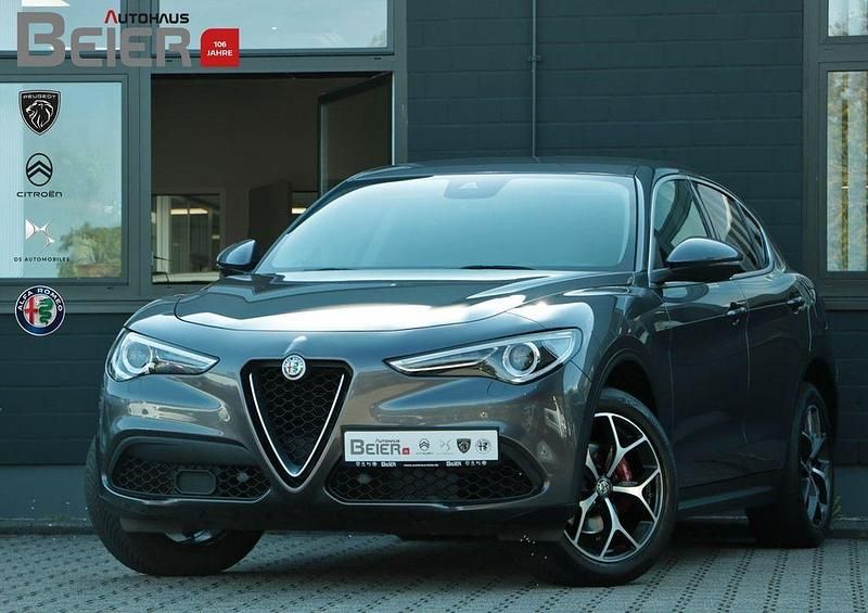 Grau Gebraucht 2018 Alfa Romeo Stelvio Super SUV | 24.980 € (Fairer Preis) - Bild 1/4