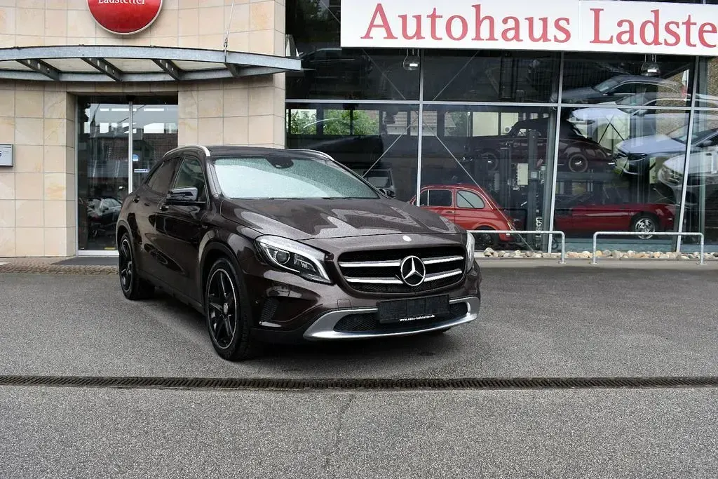 Gebraucht Mercedes GLA220 AMG Edition 1 170 PS (125 kW) 2015 Braun SUV