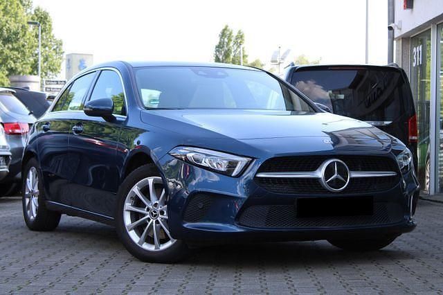 Blau Gebraucht 2021 Mercedes A220 Limousine | 27.999 € (Guter Preis) - Bild 1/4