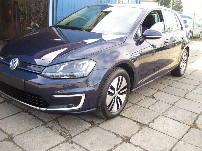 Blau Gebraucht 2014 VW e-Golf Kleinwagen | 12.971 € (Etwas zu teuer) - Bild 1/4