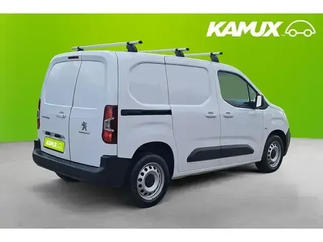 Gebraucht Peugeot Partner Premium 131 PS (96 kW) 2022 Weiß Van / Kleinbus