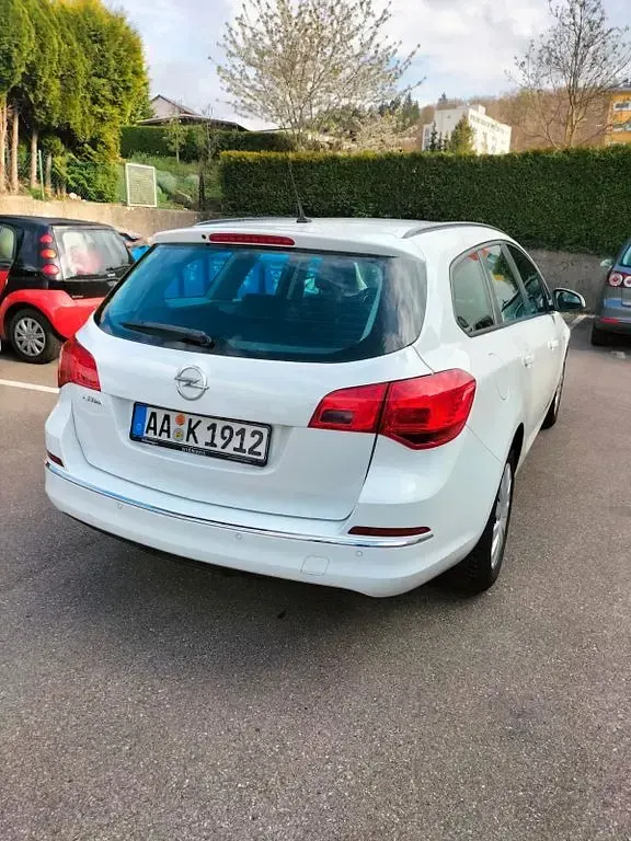 Gebraucht Opel Astra Active 95 PS (69 kW) 2013 Weiß Kombi