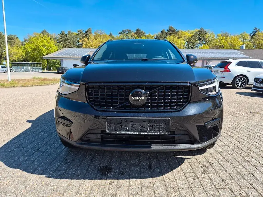 Neu Volvo XC40 Plus 197 PS (144 kW) 2026 Schwarz SUV