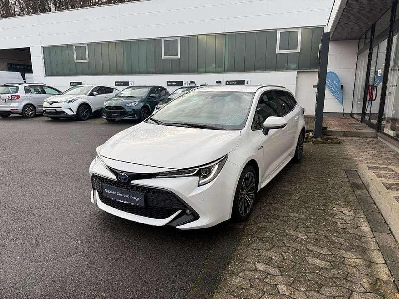 Weiß Gebraucht 2021 Toyota Corolla Hybrid Team Kombi | 23.460 € (Superpreis) - Bild 1/4