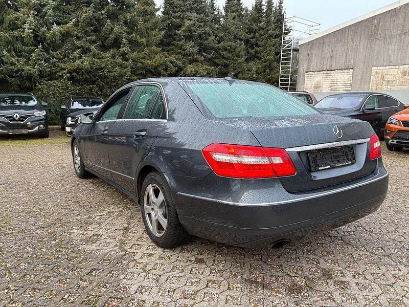 Gebraucht Mercedes E200 184 PS (135 kW) 2011 Grau Limousine