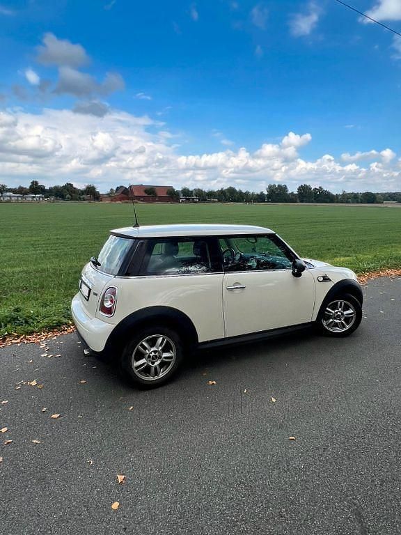 Weiß Gebraucht 2011 Mini ONE Kleinwagen | 3.800 € (Fairer Preis) - Bild 1/1