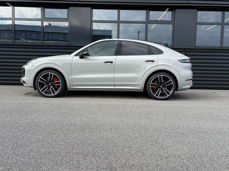 Grau Gebraucht 2022 Porsche Cayenne GTS SUV | 89.700 € (Fairer Preis) - Bild 1/4