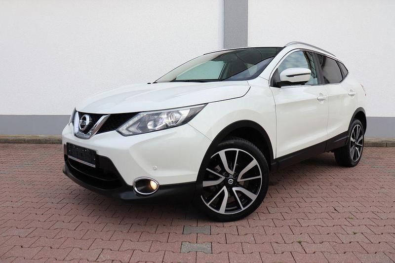 Brilliantwhiteperleffektmet Gebraucht 2017 Nissan Qashqai Tekna SUV | 15.490 € (Fairer Preis) - Bild 1/4