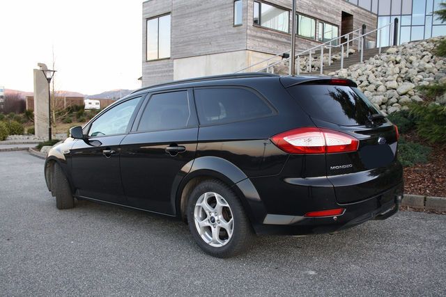 Gebraucht Ford Mondeo Titanium 116 PS (85 kW) 2012 Schwarz metallic Kombi