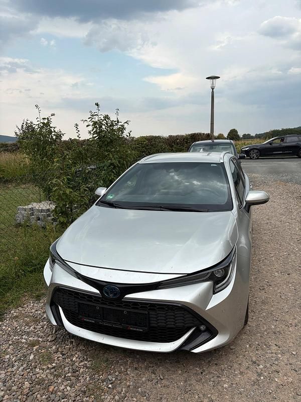 Silber Gebraucht 2021 Toyota Corolla Kombi | 22.000 € (Guter Preis) - Bild 1/4