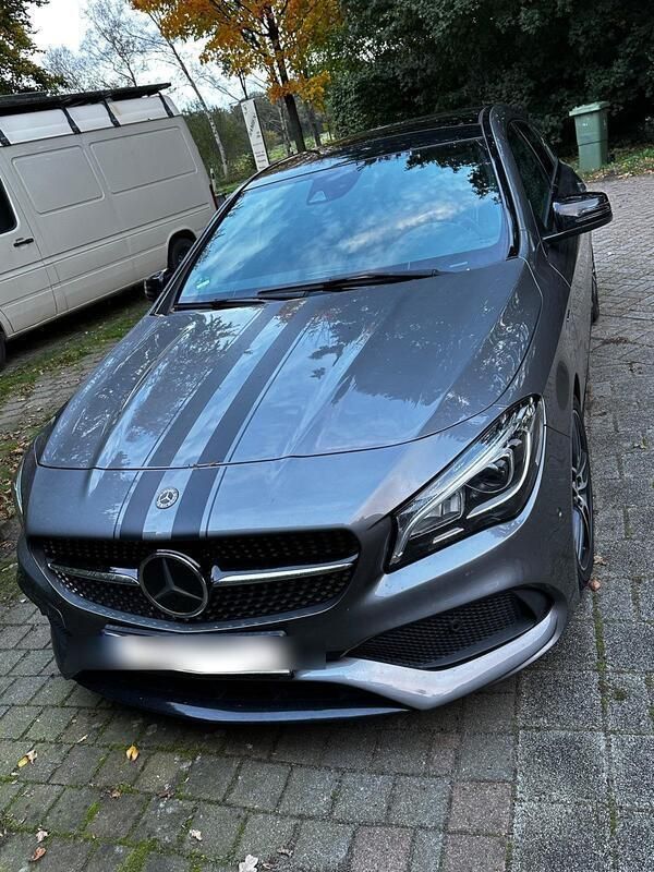 Grau Gebraucht 2017 Mercedes CLA220 Shooting Brake AMG Kombi | 17.400 € (Fairer Preis) - Bild 1/4