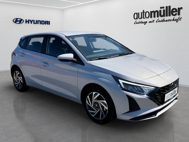 Neu Hyundai i20 Trend 101 PS (74 kW) 2025 Grau Limousine