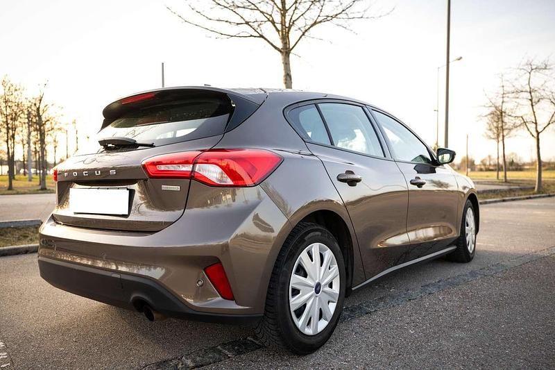 Gebraucht Ford Focus Trend 125 PS (91 kW) 2018 Braun Limousine