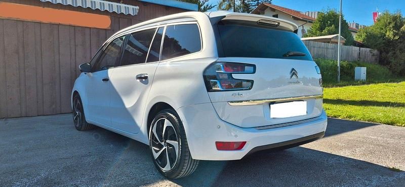 Weiß Gebraucht 2018 Citroën Grand C4 Picasso Shine Van / Kleinbus | 16.400 € (Fairer Preis) - Bild 1/4