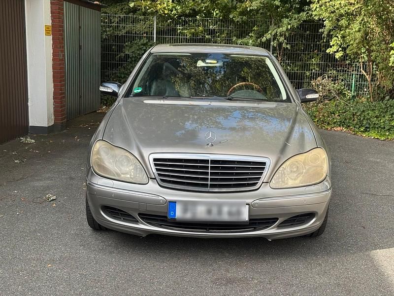 Silber Gebraucht 2005 Mercedes S320 Limousine | 3.699 € - Bild 1/4