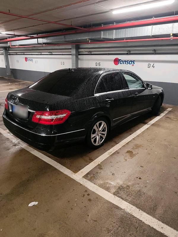 Gebraucht Mercedes E250 204 PS (150 kW) 2011 Schwarz Limousine
