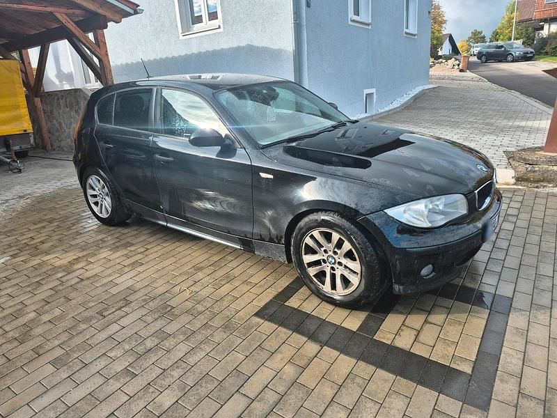 Gebraucht BMW 118 122 PS (89 kW) 2006 Schwarz Kleinwagen