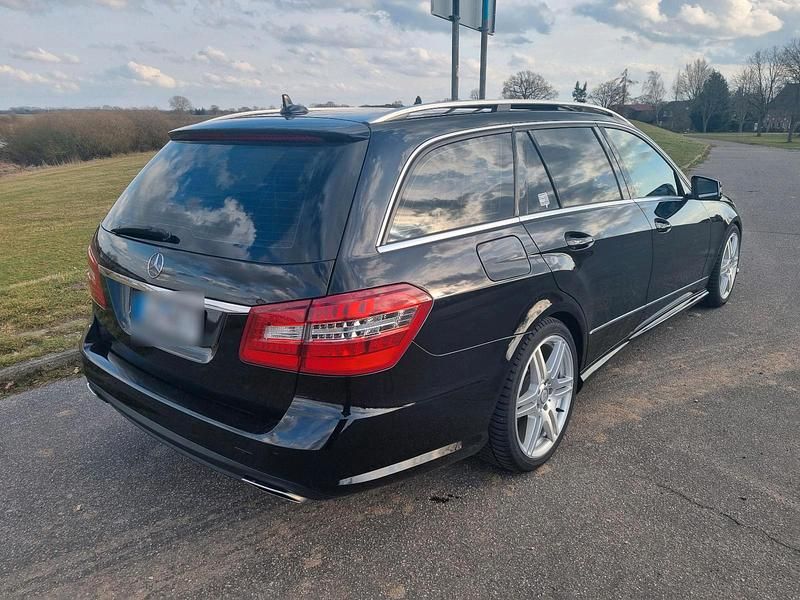 Gebraucht Mercedes E220 AMG 170 PS (125 kW) 2012 Schwarz Kombi