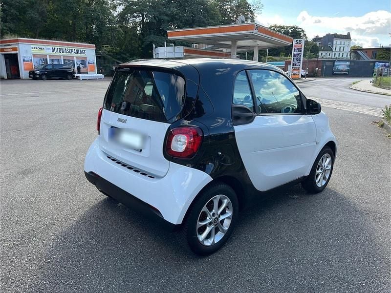 Gebraucht Smart ForTwo Coupé 71 PS (52 kW) 2016 Weiß Kleinwagen