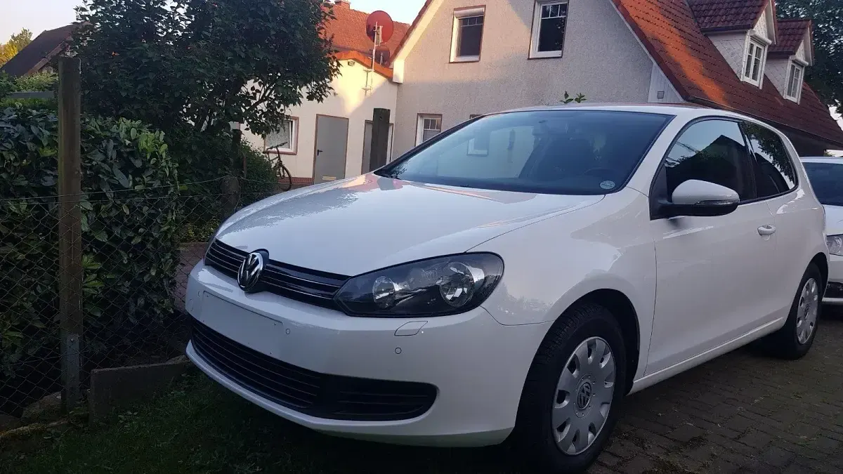 Gebraucht VW Golf VI 122 PS (89 kW) 2009 Weiß Kleinwagen