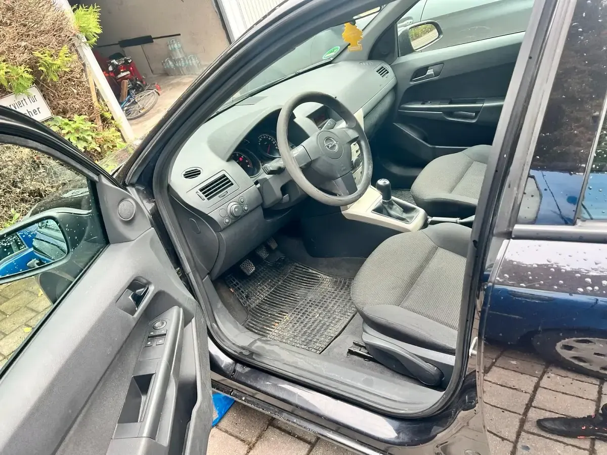 Gebraucht Opel Astra 90 PS (66 kW) 2008 Schwarz Kleinwagen