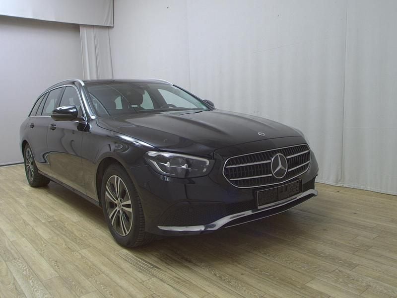 Gebraucht Mercedes E220 Avantgarde 200 PS (147 kW) 2023 Schwarz Limousine