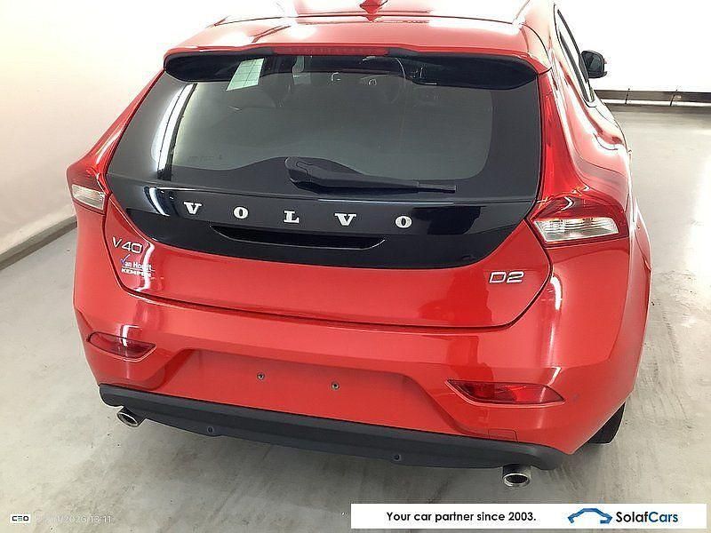 Gebraucht Volvo V40 120 PS (88 kW) 2018 Rot Limousine