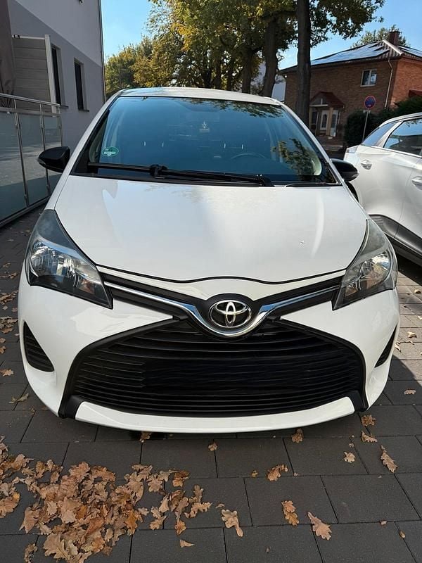 Weiß Gebraucht 2016 Toyota Yaris Kleinwagen | 7.500 € (Guter Preis) - Bild 1/4