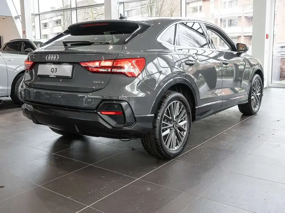 Neu Audi Q3 Sportback Ambiente 193 PS (141 kW) 2025 Nanograu metallic SUV
