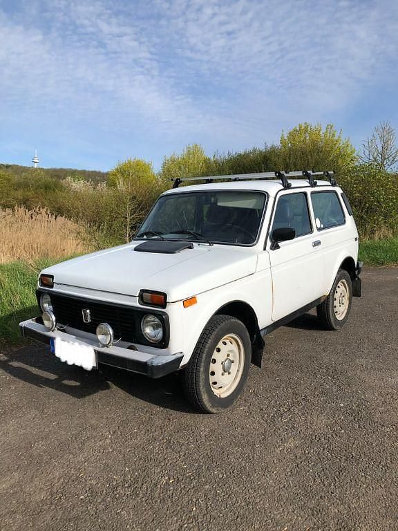Gebraucht Lada niva 82 PS (60 kW) 2010 Weiß SUV