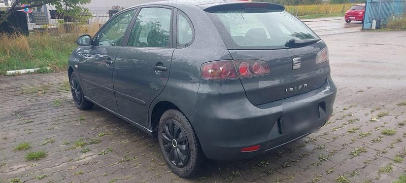Grau Gebraucht 2006 Seat Ibiza Limousine | 1.500 € (Fairer Preis) - Bild 1/4