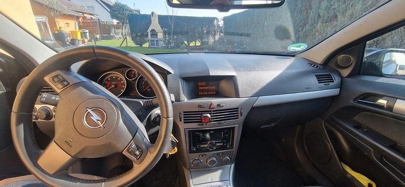 Gebraucht Opel Astra GTC 105 PS (77 kW) 2006 Schwarz Limousine