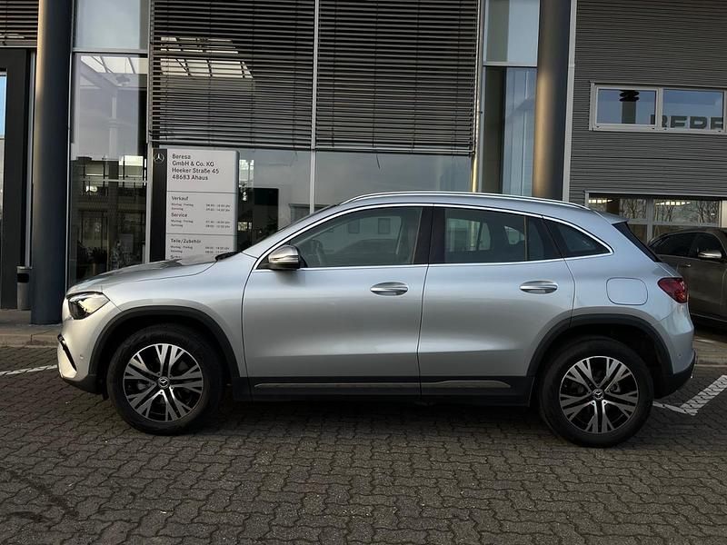 Gebraucht Mercedes GLA200 Progressive 163 PS (119 kW) 2024 Silber SUV