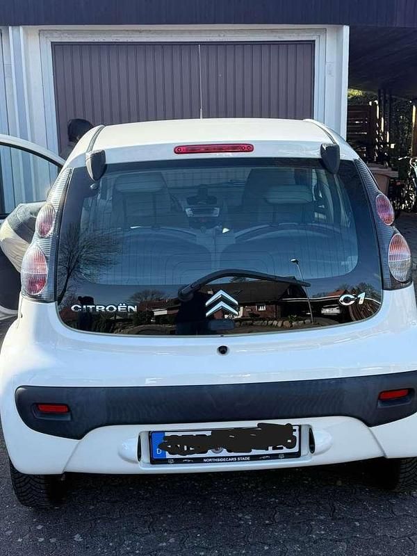 Gebraucht Citroën C1 SELECTION 68 PS (50 kW) 2012 Weiß Kleinwagen
