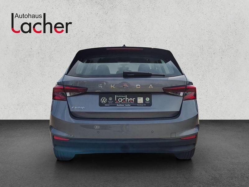 Neu Skoda Fabia Essence 95 PS (69 kW) 2026 Grau Kleinwagen