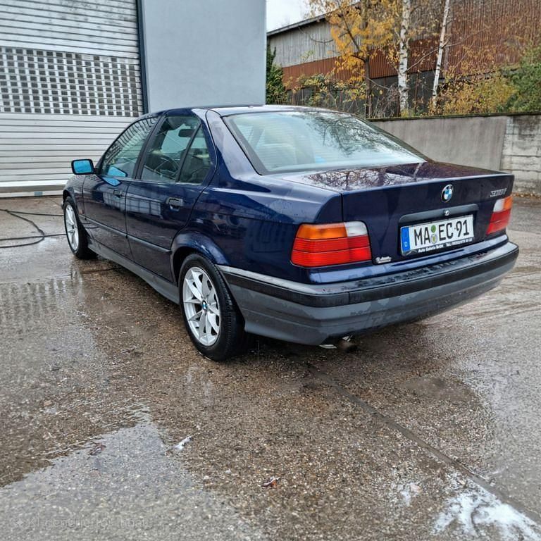 Blau Gebraucht 1995 BMW 316 Limousine | 2.999 € - Bild 1/4