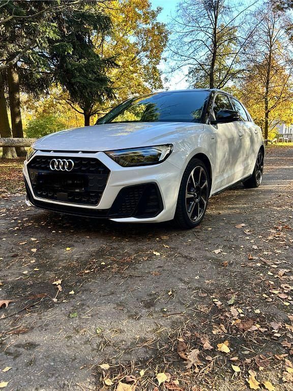 Weiß Gebraucht 2019 Audi A1 Sportback S-Line Kleinwagen | 23.400 € (Fairer Preis) - Bild 1/4