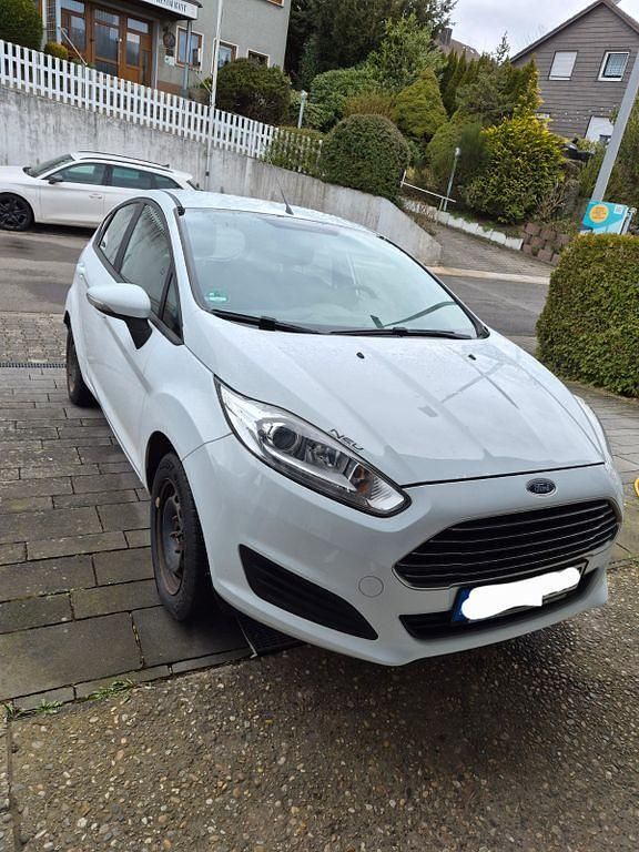 Gebraucht Ford Fiesta Trend 82 PS (60 kW) 2015 Weiß Limousine