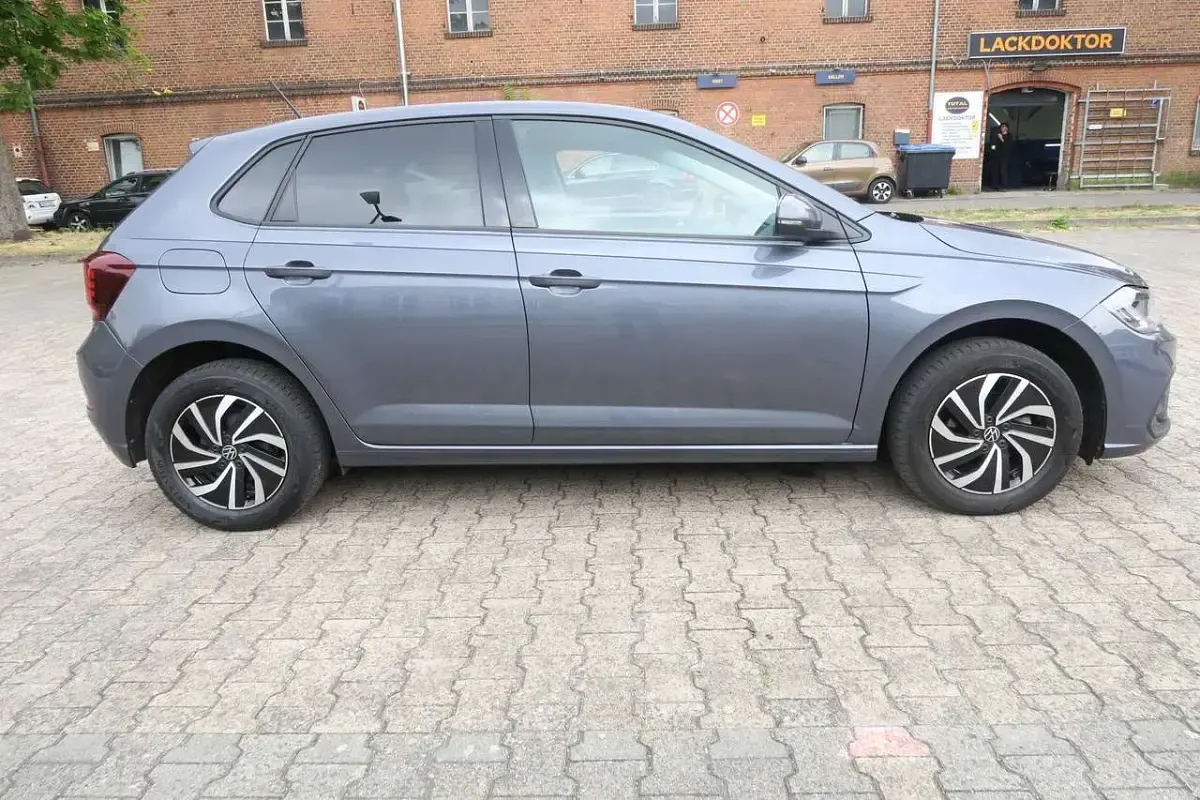 Gebraucht VW Polo Life 95 PS (69 kW) 2022 Rauchgrau metallic Kleinwagen