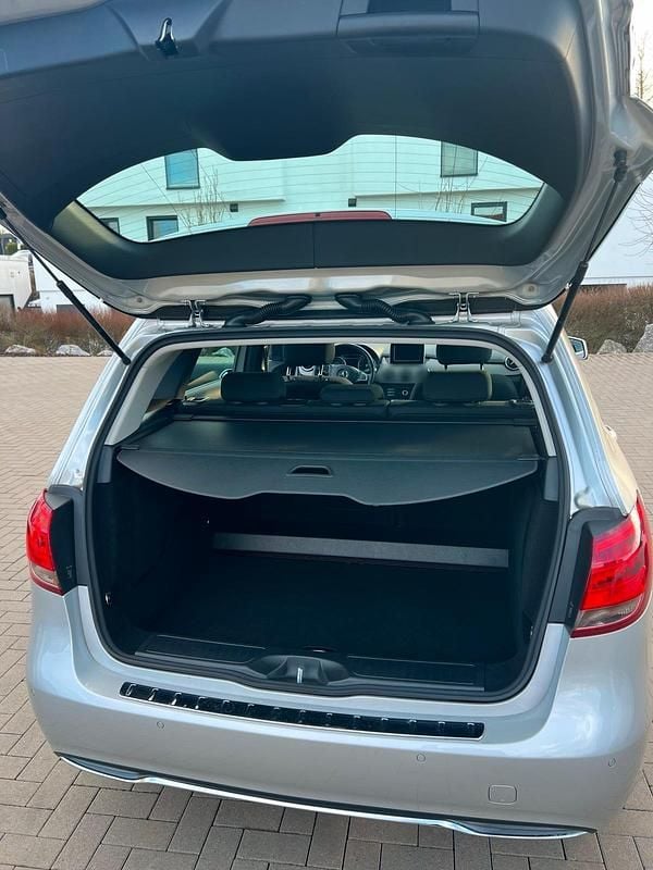 Gebraucht Mercedes 200 136 PS (100 kW) 2017 Silber Van / Kleinbus