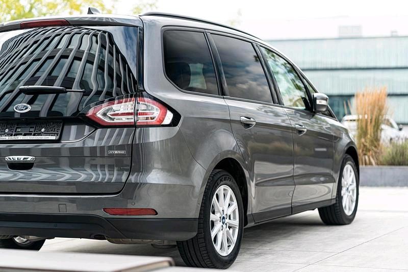 Grau Gebraucht 2023 Ford Galaxy Van / Kleinbus | 27.990 € (Guter Preis) - Bild 1/4