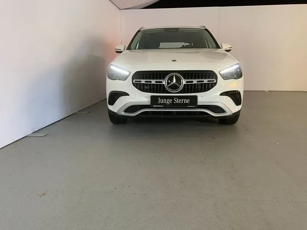 Gebraucht Mercedes GLA200 163 PS (119 kW) 2026 Unilack polarweiß SUV