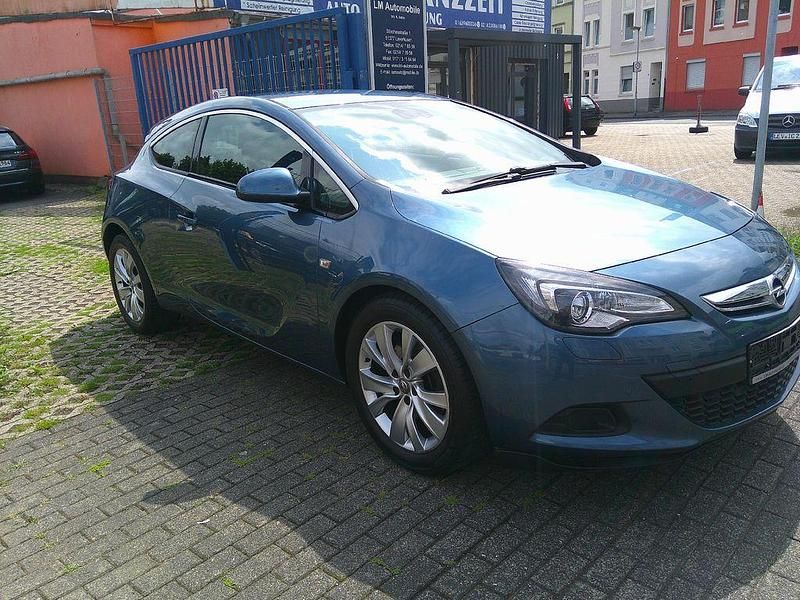 Gebraucht Opel Astra 140 PS (102 kW) 2013 Blau