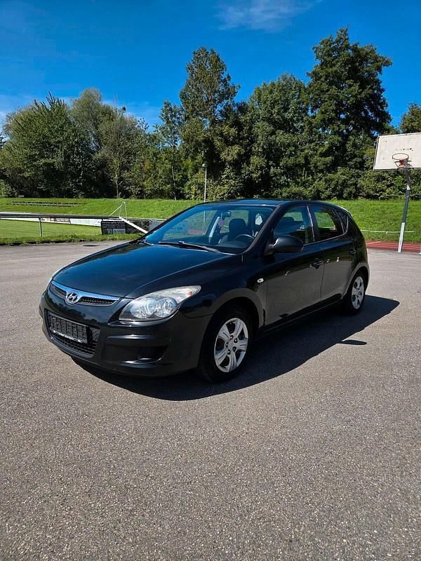 Schwarz Gebraucht 2009 Hyundai i30 Comfort Limousine | 2.290 € (Guter Preis) - Bild 1/4