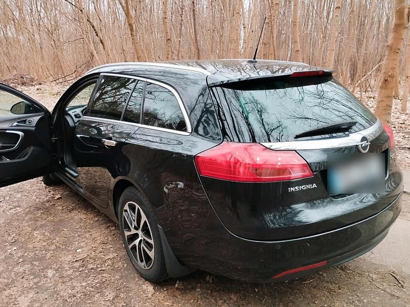 Gebraucht Opel Insignia 131 PS (96 kW) 2011 Schwarz Kombi