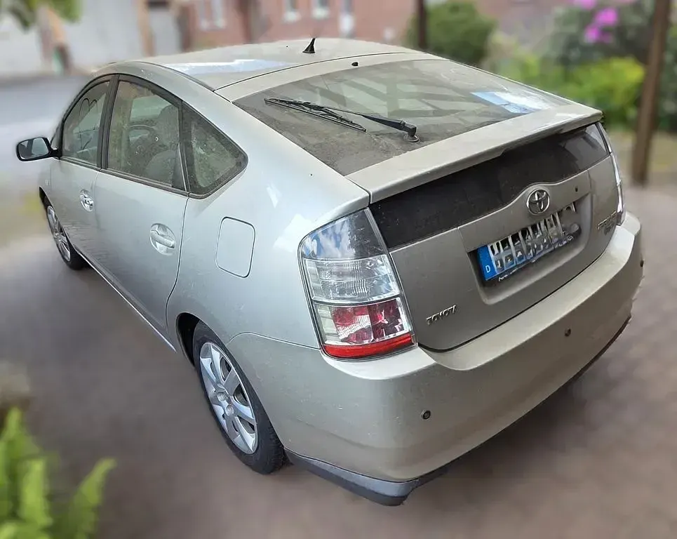 Gebraucht Toyota Prius 77 PS (56 kW) 2004 Silber Kleinwagen