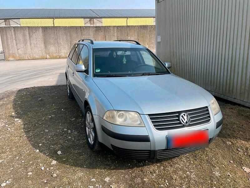 Gebraucht VW Passat 150 PS (110 kW) 2001 Blau Kombi