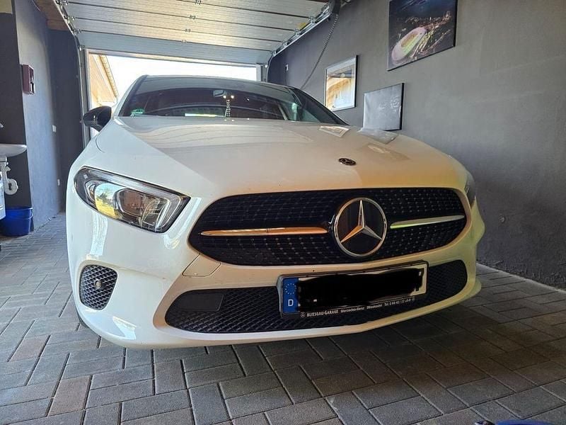 Weiß Gebraucht 2020 Mercedes A200 Progressive Limousine | 20.500 € (Guter Preis) - Bild 1/4