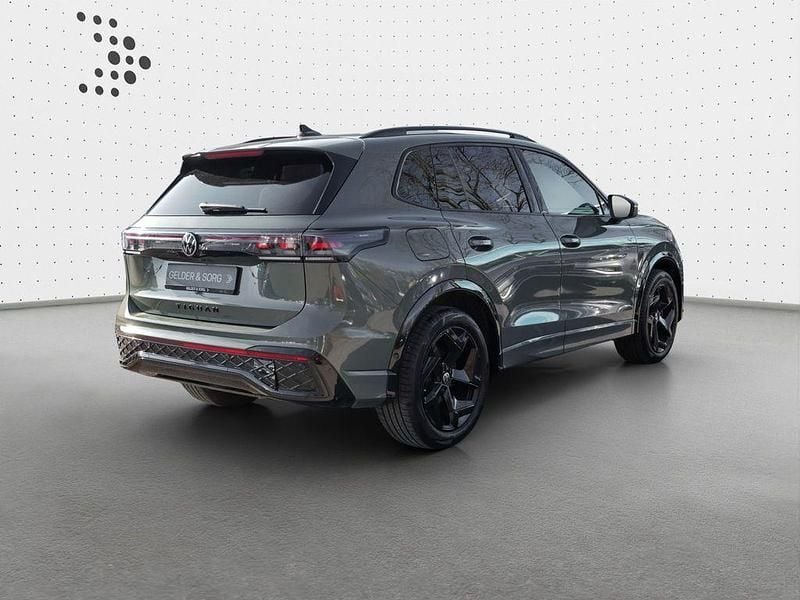 Gebraucht VW Tiguan R-line 150 PS (110 kW) 2024 Grün SUV