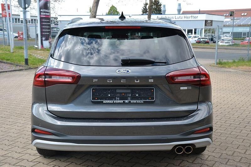 Gebraucht Ford Focus Active X 155 PS (114 kW) 2023 Grau Limousine